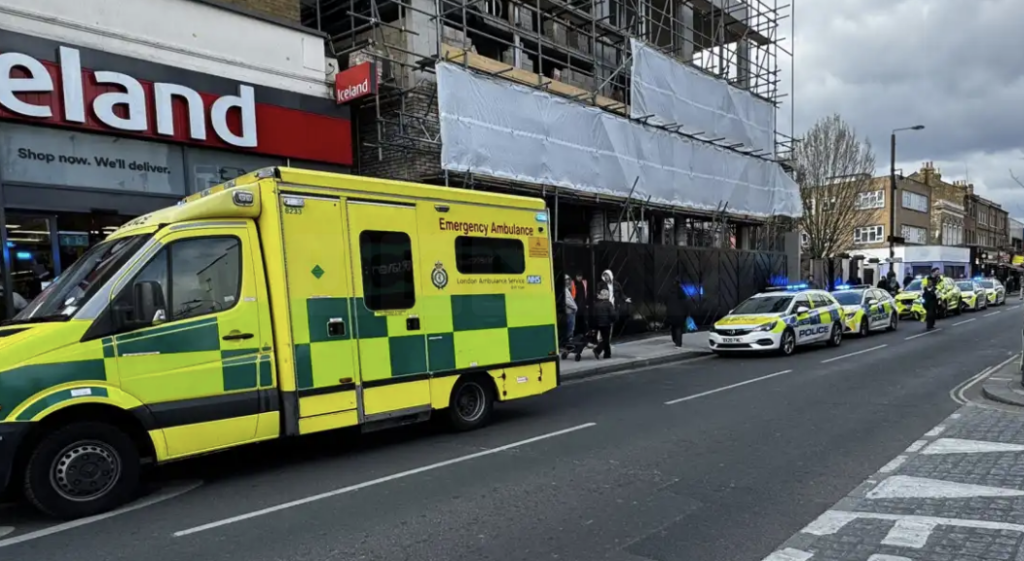North End Road Fulham  Stabbing in Broad Daylight Sees Two People Rushed to Hospital – UKNIP