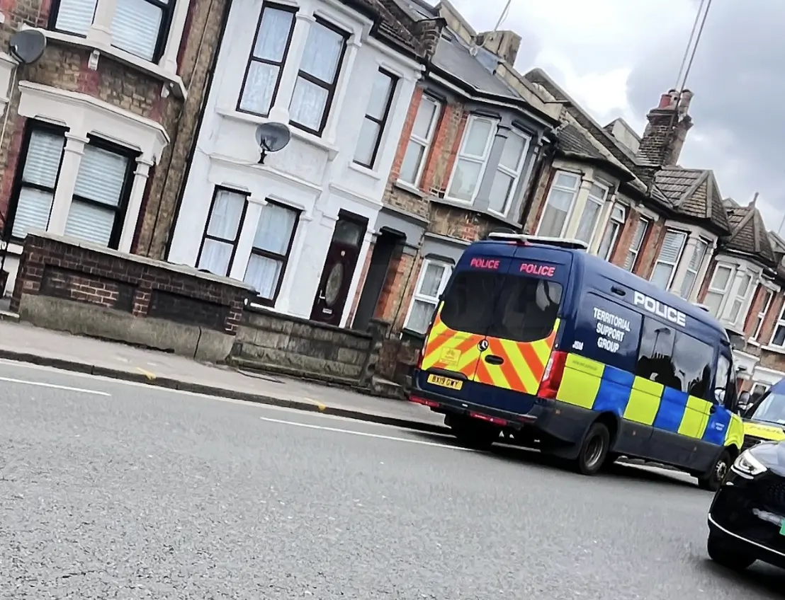 Met Police TSG Officers Carry Out Dramatic Raid in Walthamstow