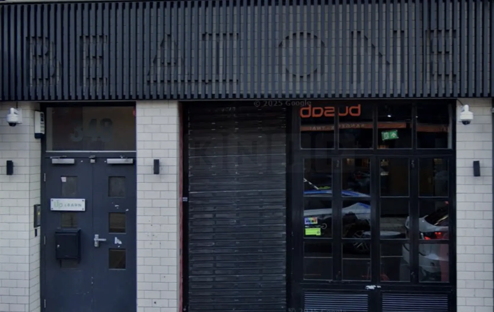 Major Police Incident in Shoreditch after Armed police called to Be at One Bar in Old Street London