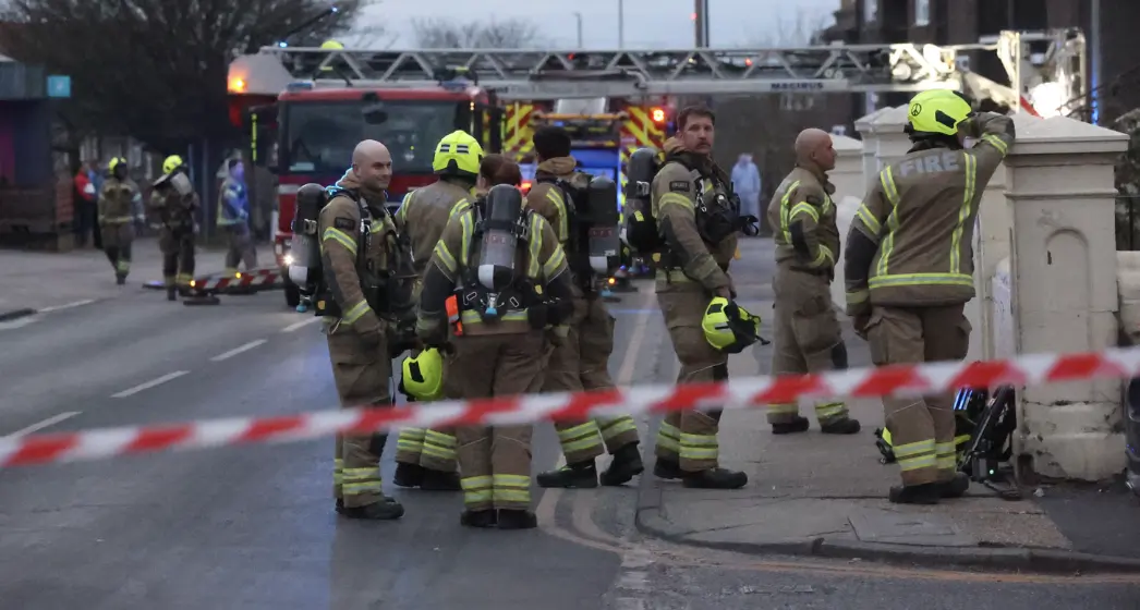 Kent and London Fire crews called to Blaze at Portland Club in Northfleet