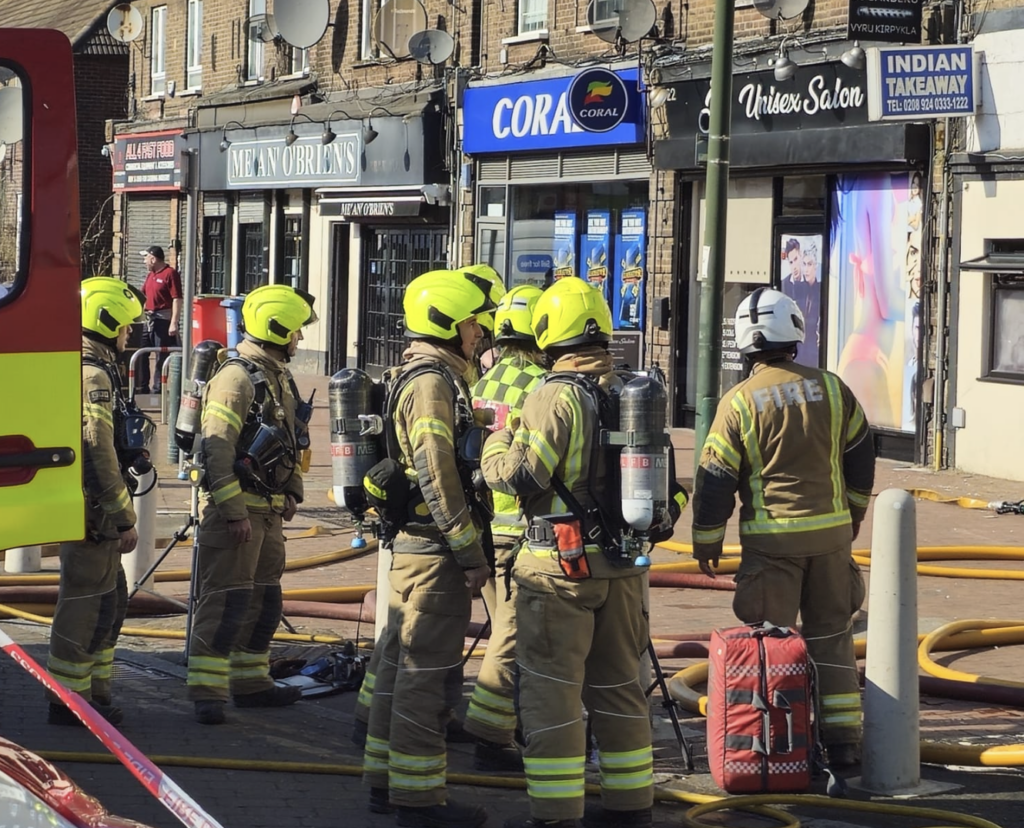 Major Fire Breaks Out  at Balti Cottage in Dagenham as Crews Battle Blaze – UKNIP