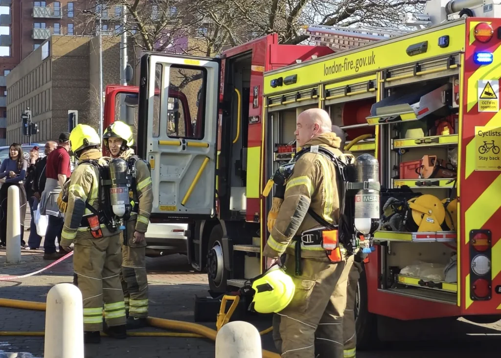 Major Fire Breaks Out  at Balti Cottage in Dagenham as Crews Battle Blaze