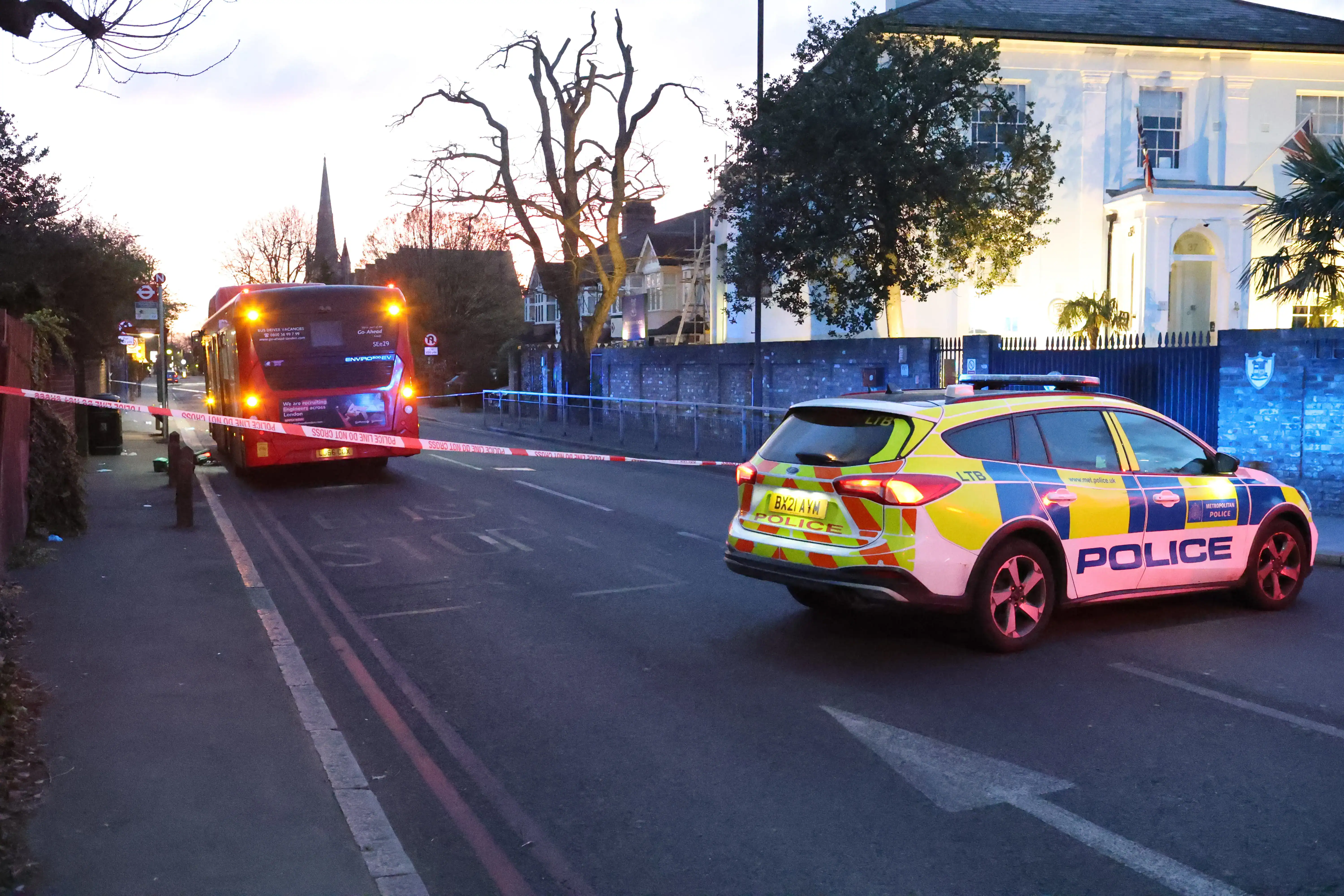 Road outside Private Pointers School Blackheath in Lockdown after stabbing on Night bus