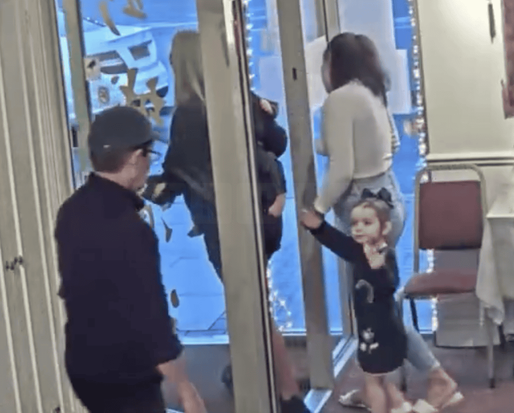 Family Drives Off Without Paying Bill at Chinese Restaurant in Uxbridge