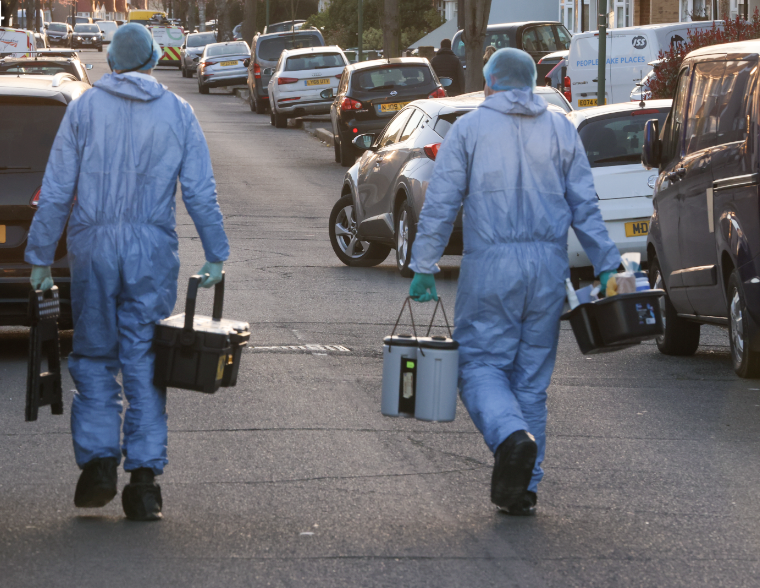 Forensic Specialists Called in to Conduct Kastle-Meyer Blood Testing at Welling Property Amid Ongoing Police Search