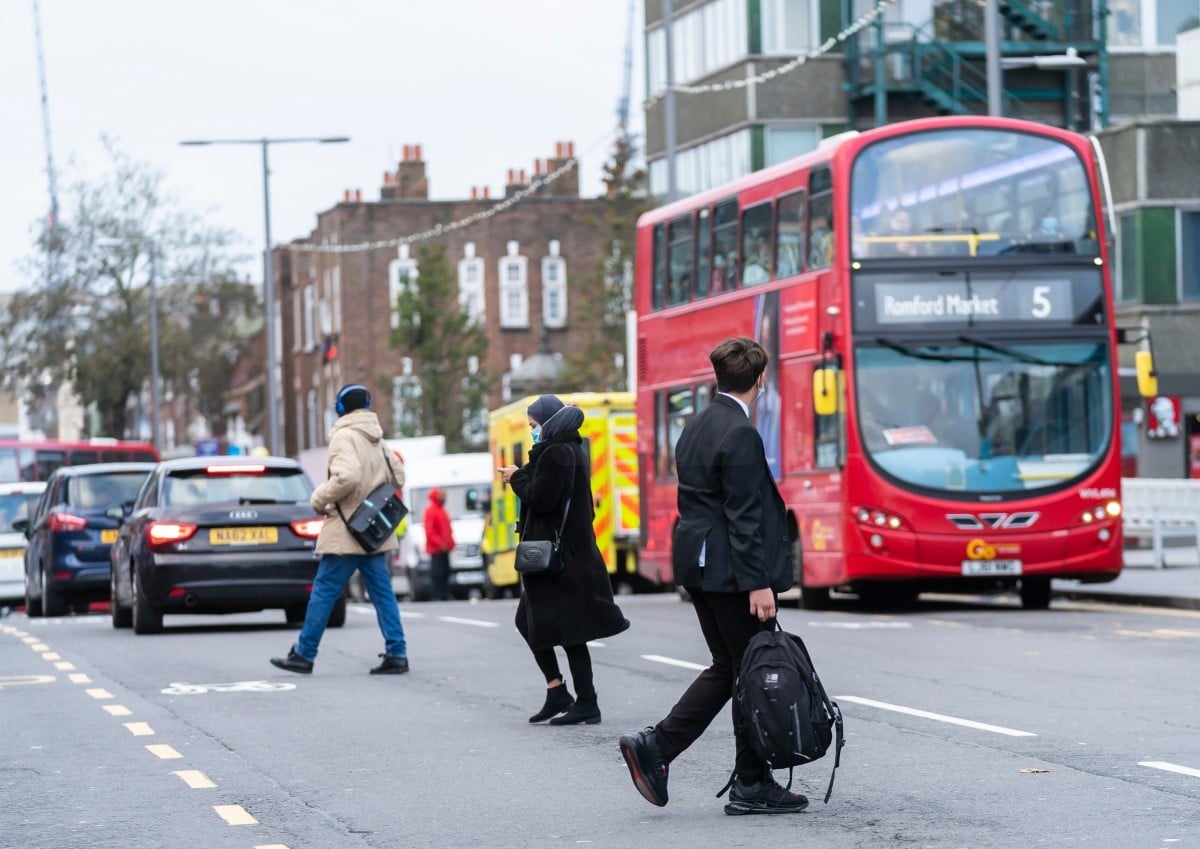 Four Boys Aged 12 to 16 Arrested After Assault and Robbery in East London
