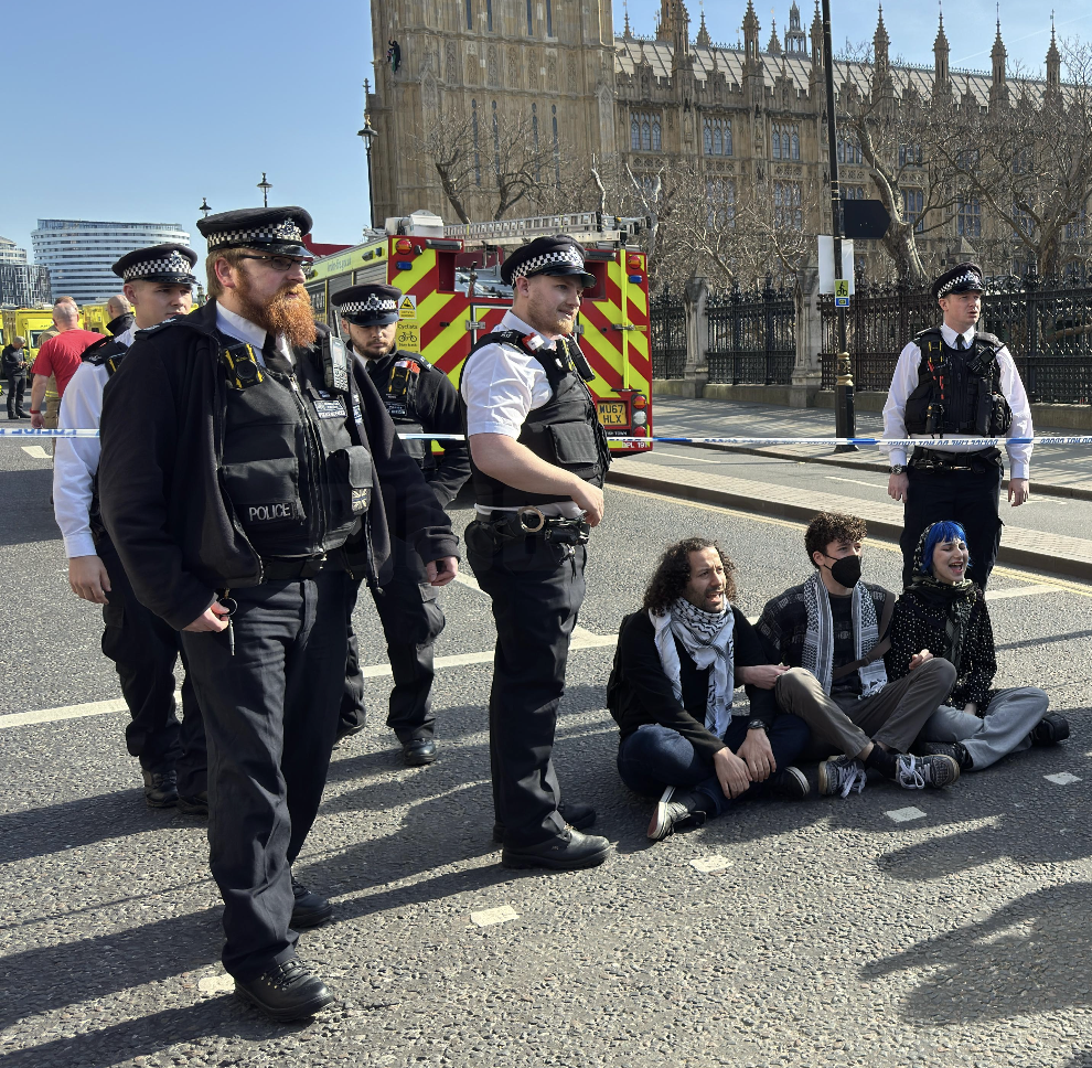 Man Climbs Big Ben Holding Palestinian Flag, Threatens to Climb Higher
