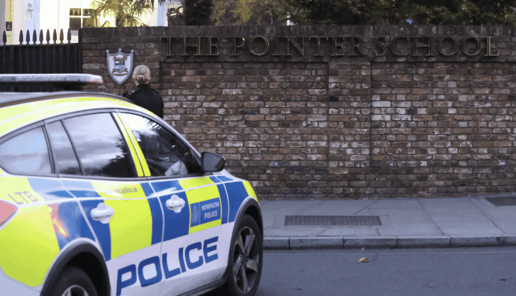 Road outside Private Pointers School Blackheath in Lockdown after stabbing on Night bus