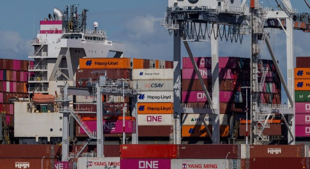 Trump’s Shipbuilding Tariff Plan Triggers Export Disruption and Rising Coal Stockpiles