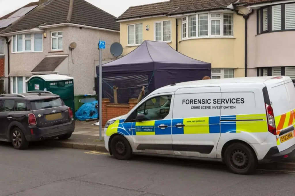 Forensic Specialists Called in to Conduct Kastle-Meyer Blood Testing at Welling Property Amid Ongoing Police Search