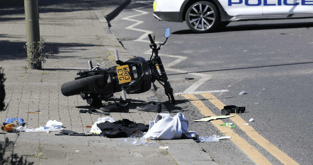 Man Hospitalised After Car and Moped Collision in Anerley – UKNIP