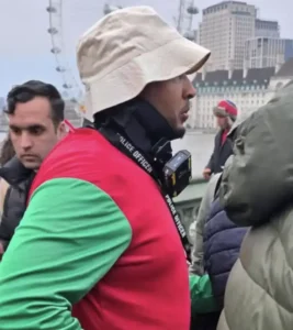 Batman And Robin Nab Illegal Gamblers On Westminster Bridge Batman and Robin Nab Illegal Gamblers on Westminster Bridge