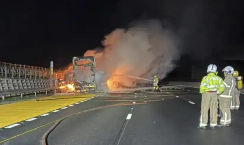 M6 Closed Northbound After Lorry Fire Near Haydock M6 Closed Northbound After Lorry Fire Near Haydock