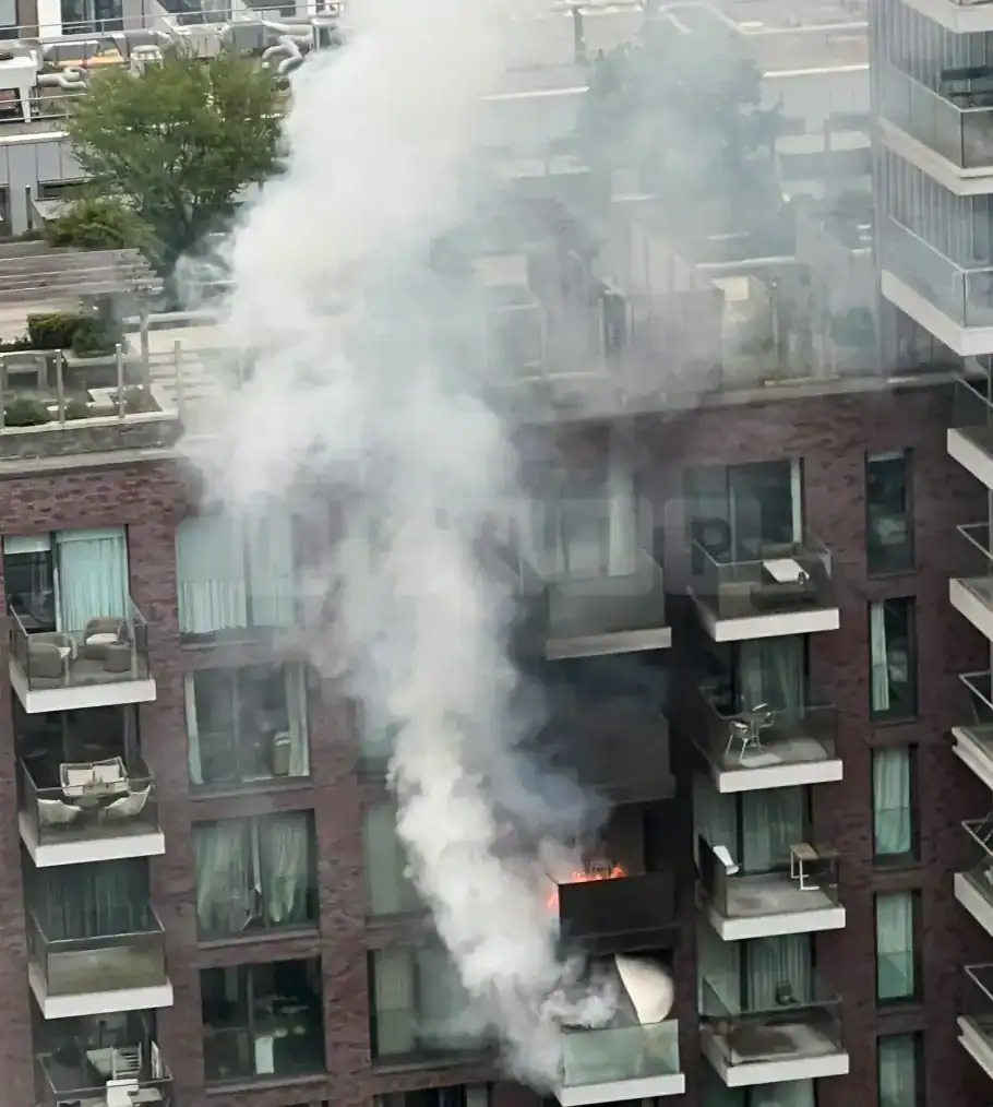 Live Picture Updates:Fifteen fire engines and around 100 firefighters battle East London Blaze