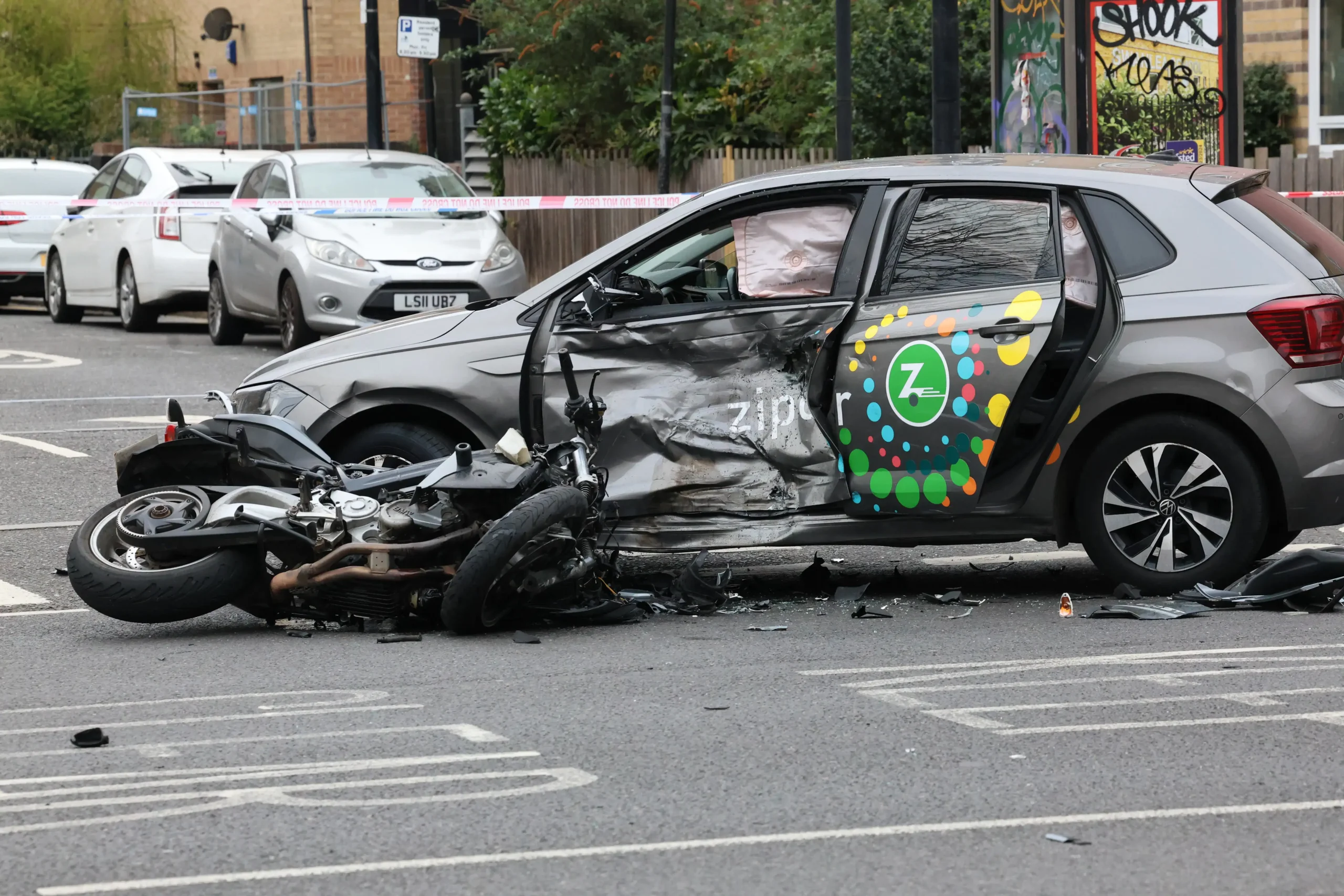 Man Fights for Life After Serious Crash Between Car and Motorbike in East London – UKNIP
