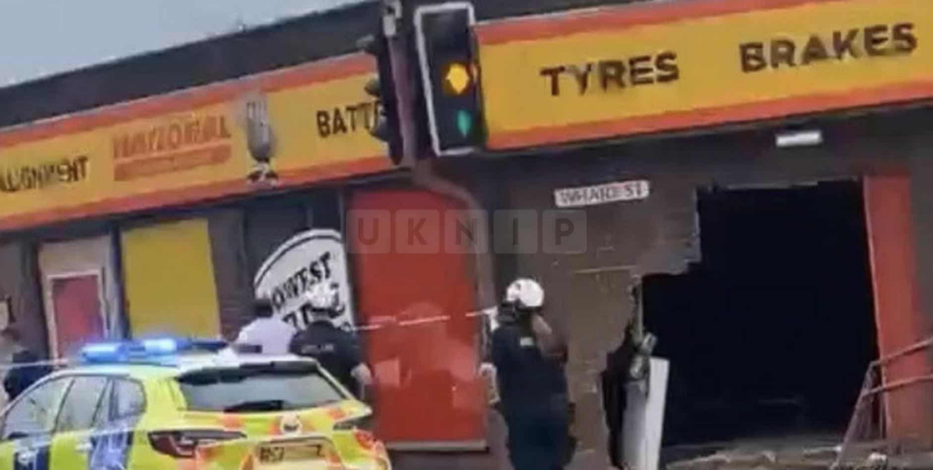 Car Crashes Into Garage in Dukinfield as Residents Report ‘Loud Bang’