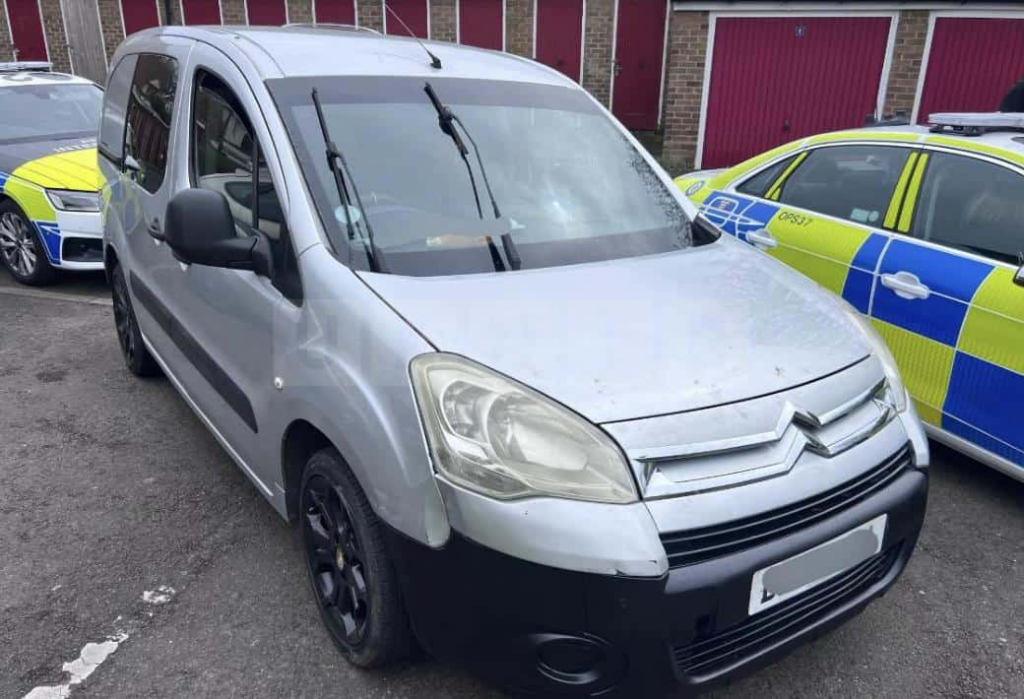 Driver Flees Cloned Van in Wolverhampton, Leaving Behind Girlfriend and Baby