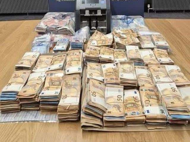 Man Arrested as Gardaí Seize €638,000 in Cash After Vehicle Stop in Cabra, West Dublin