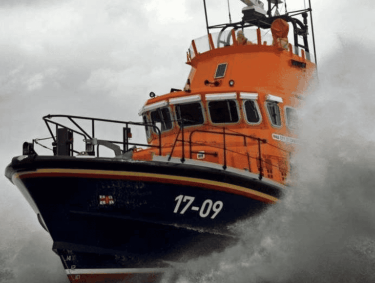 Migrant Dies Attempting to Cross Channel in Small Boat Amid Record Arrivals