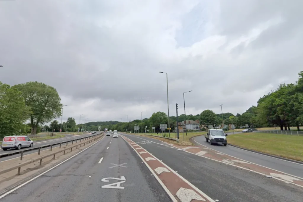 St Pancras Assault: Tommy Robinson Flees UK After Station Incident Caught on Video – UKNIP