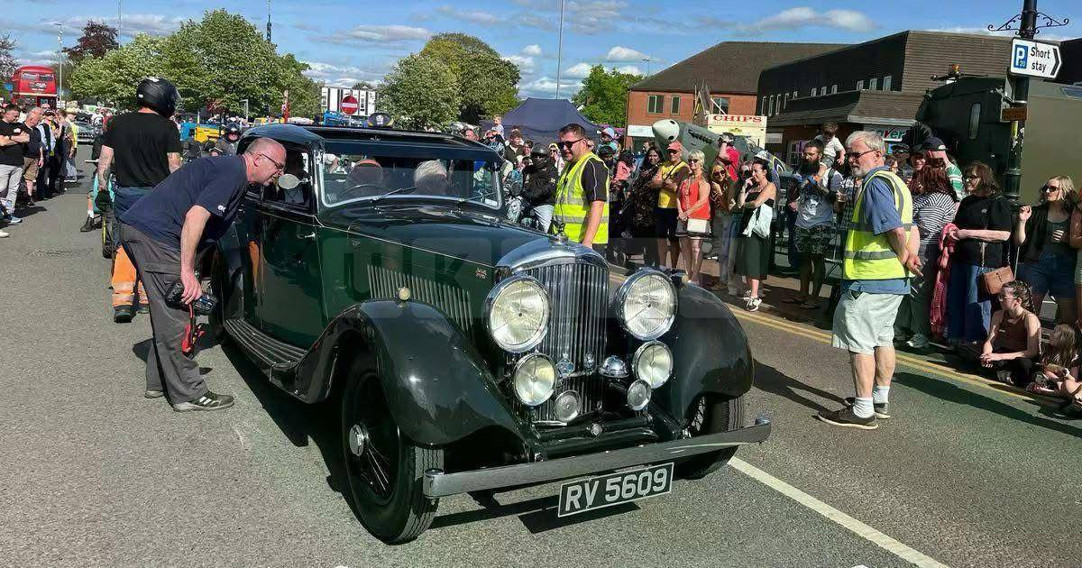 Vintage Bentley Breaks Down and Temporarily Stalls Sandbach Transport Festival Parade