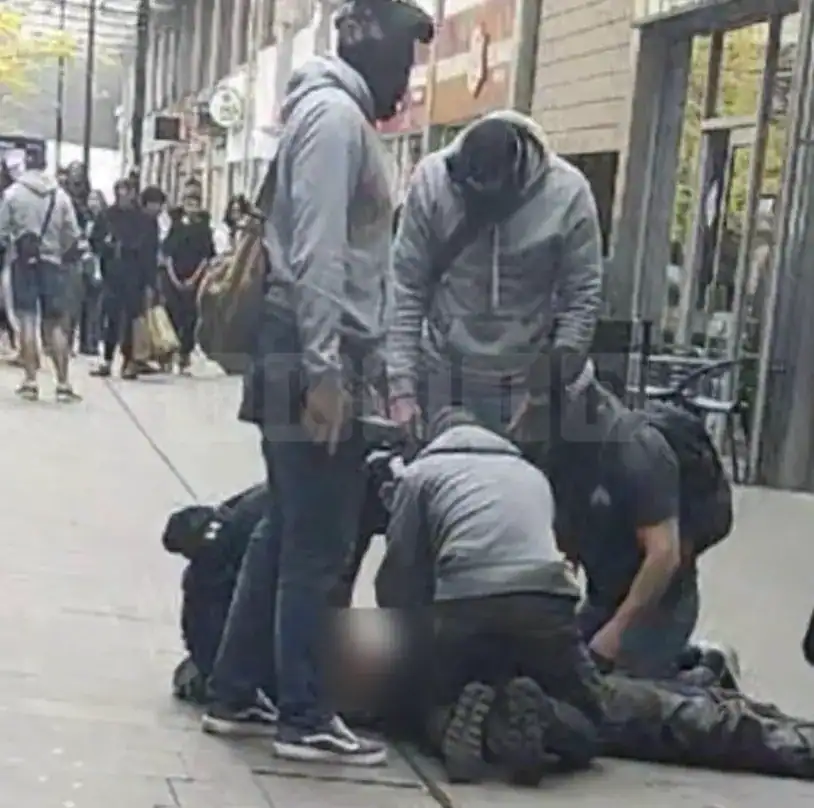 SAS Storm Terror Suspects as Police Foil Chilling Synagogue Attack Plot