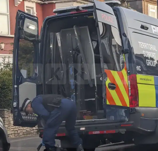Heavy Police Presence on Castlewood Road, London N16, as Met Launches Early Morning Raid