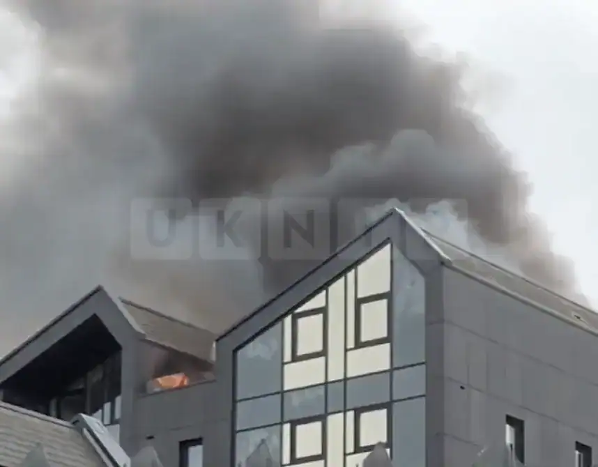 Major Fire Erupts at Walthamstow Block of Flats – 15 Fire Engines at Scene