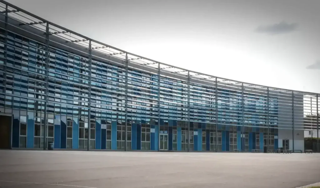 Teen Girl Arrested After Lockdown at Haberdashers’ Knights Academy in Bromley – UKNIP