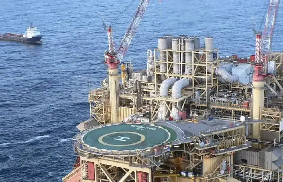 Helicopter Blade Narrowly Misses Oil Rig Worker After Snapping Mid-Storm, Investigation Reveals