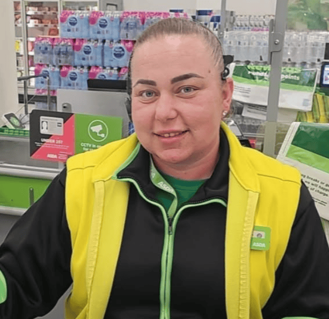 Billie-Jean’s Big Heart: Asda Worker Pays for Customer’s Essentials After Emotional Checkout Moment
