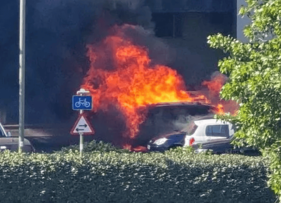 “CARNAGE AT BRENT CROSS” – Car Fire Erupts Outside John Lewis as Smoke Chokes North London Skies