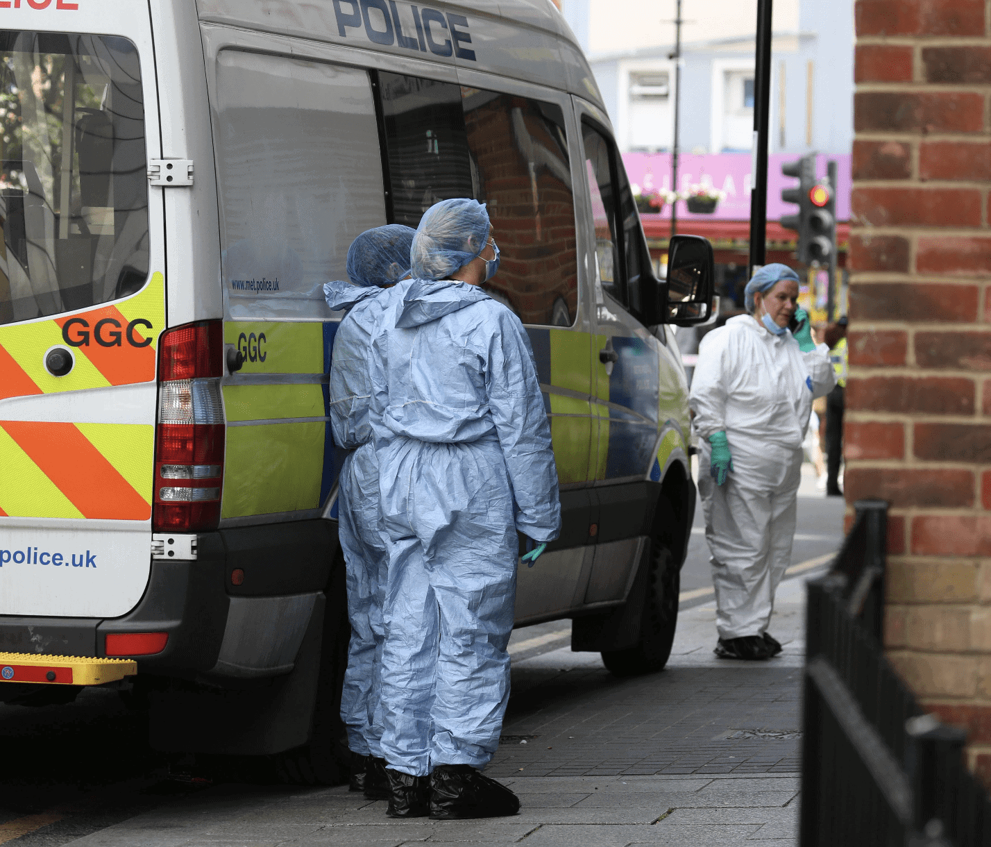 Croydon Murder Leaves Woman Dead After Broad Daylight Stabbing on Frith Road