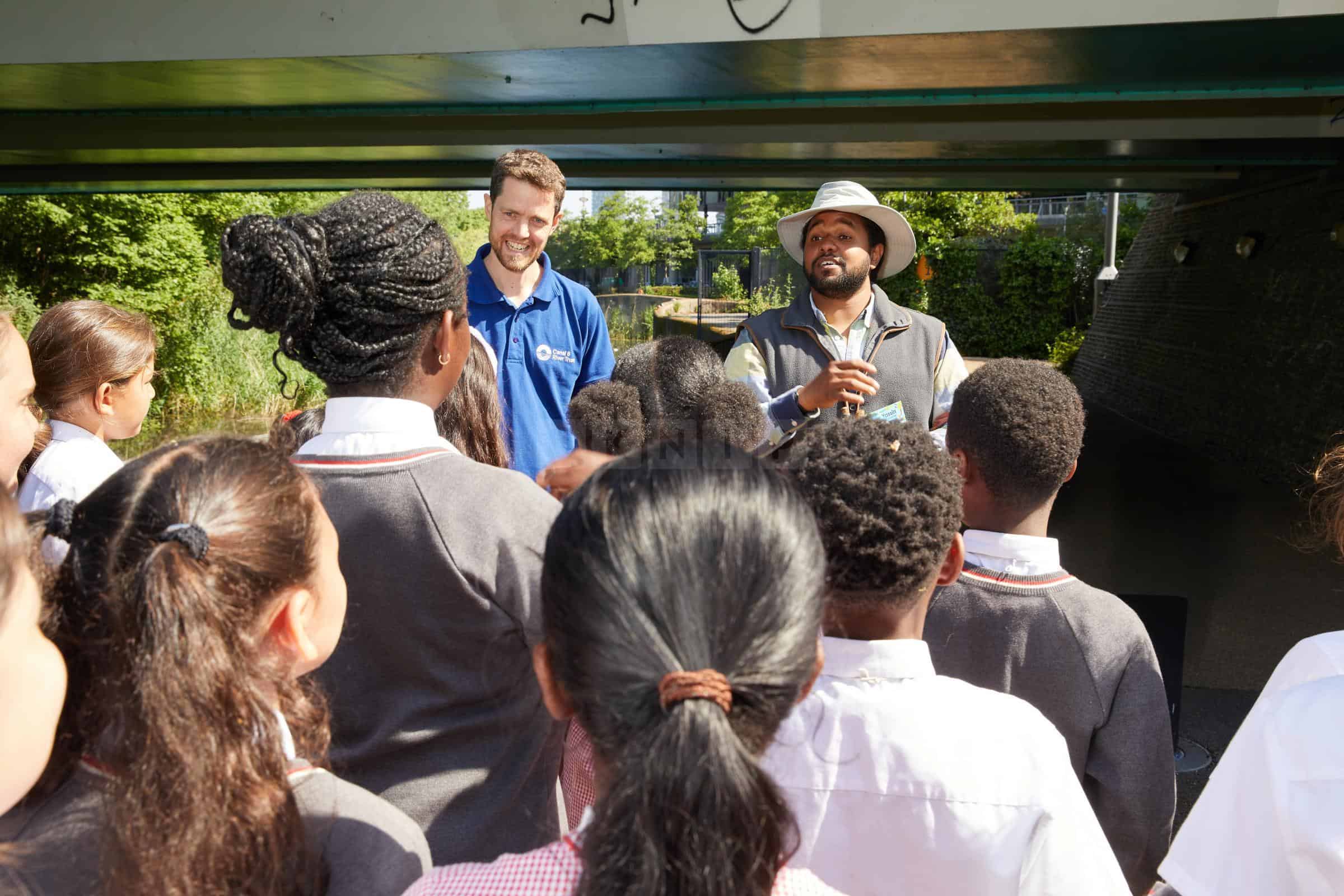 Hamza Yassin Joins Stratford Pupils for Wildlife Adventure Along River Lea