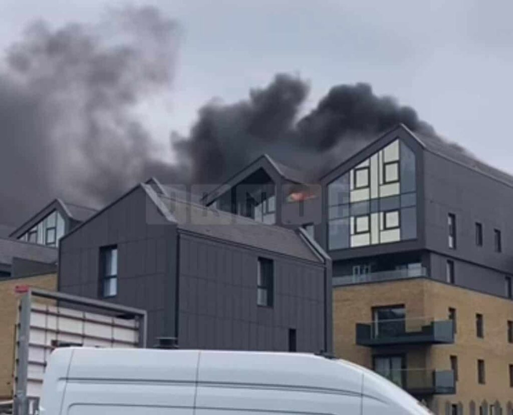 Major Fire Erupts at Walthamstow Block of Flats – 15 Fire Engines at Scene
