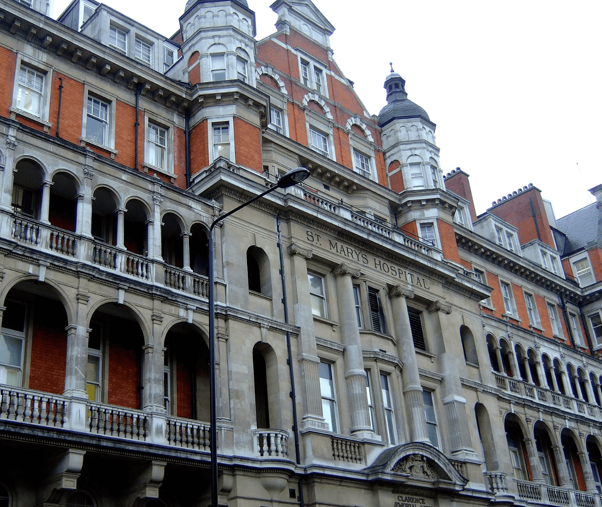 Major Fire Response at Mint Wing of St Mary’s Hospital in London — Staff Evacuated