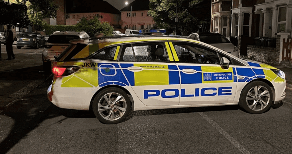 Man in His 20s Stabbed on Kilburn High Road — Police Hunt Suspect