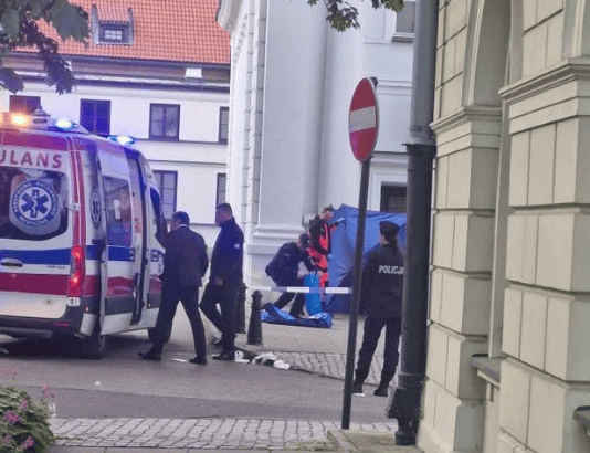 One Dead, Two Injured in Axe Attack at University of Warsaw – Suspect Arrested