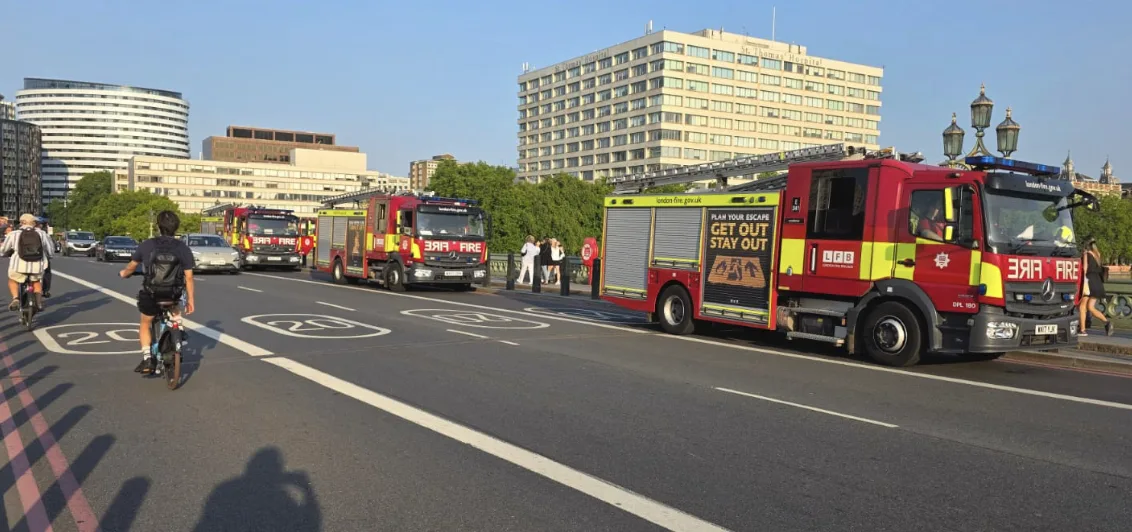 Person Jumps from Blackfriars Bridge with Faulty Parachute as Major Thames Search Operation Launched