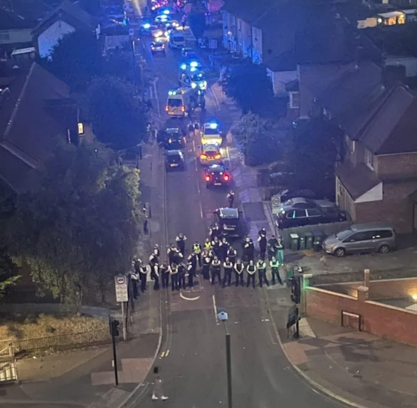 Large-Scale Disorder Erupts in Slade Green and Erith Amid Knife Reports and Police Response