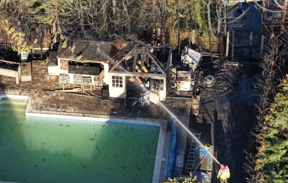 Major Blaze Destroys Outbuildings on Sittingborne Road in Maidstone – Smoke Visible for Miles