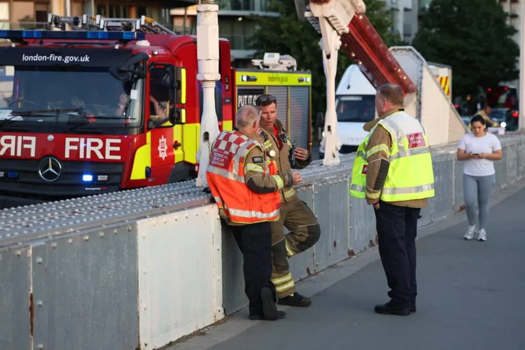 Major Search Operation Underway on River Thames After Reports of Person in Water at Chelsea Embankment