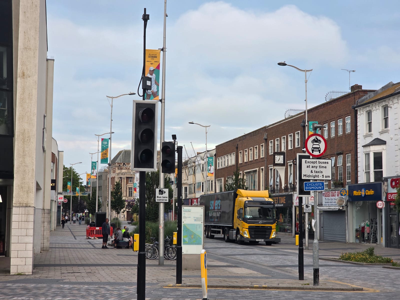 Eastbourne Town Centre Hit by Major Power Cut – Engineers on Site Overnight
