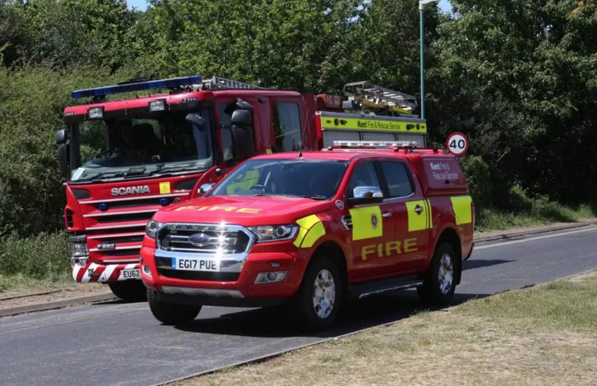 Firefighters Tackle Woodland Blaze in Dartford’s Joyden’s Wood