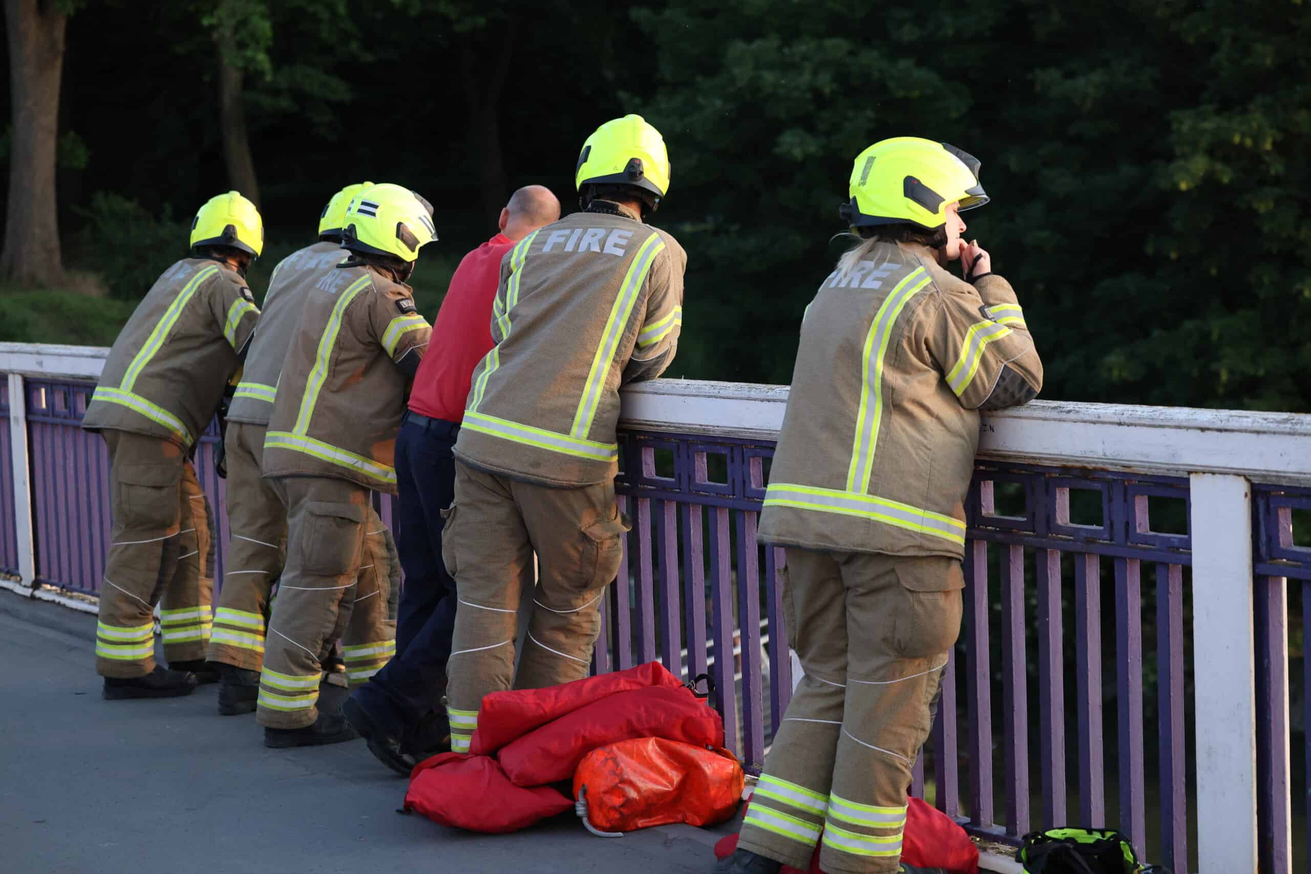 Major Search Operation Underway on River Thames After Reports of Person in Water at Chelsea Embankment