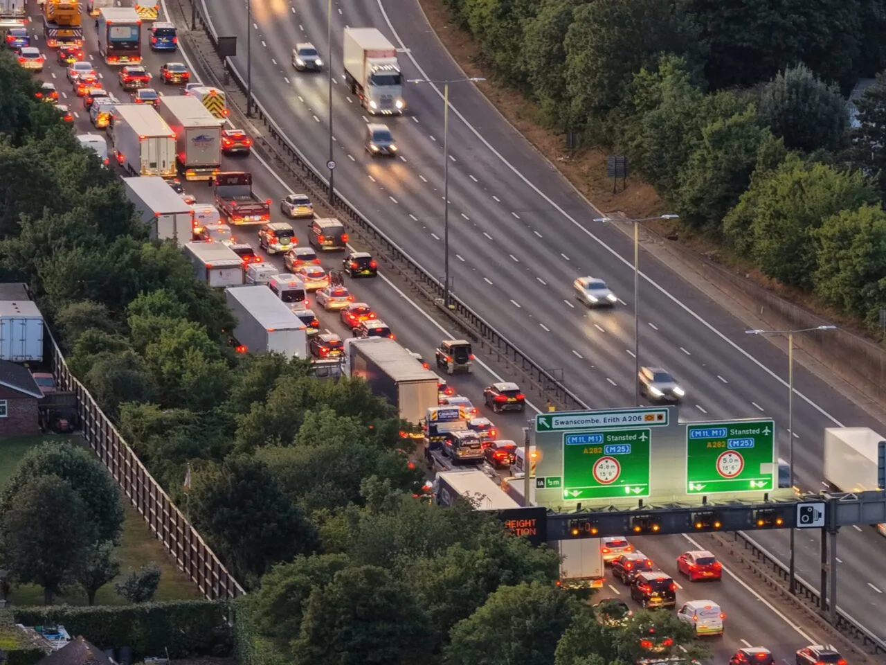 M25 Chaos: Dartford Crossing Remains Closed After Lorry Crash Causes 11-Hour Delays