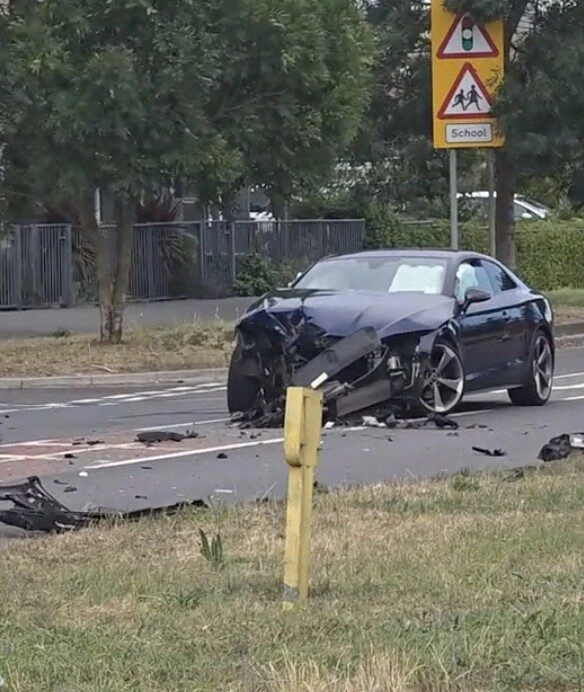 Fire Engine Crashes While Responding to Blaze in Rainham and Wennington