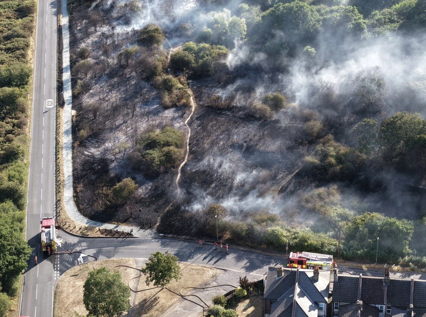 Wildfire Brought Under Control on Dartford Heath After Major Fire Service Response