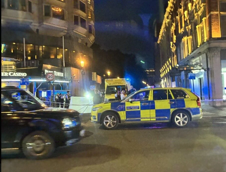 Man in His 30s Stabbed to Death Outside Luxury Knightsbridge Hotel and Casino – Police Launch Manhunt