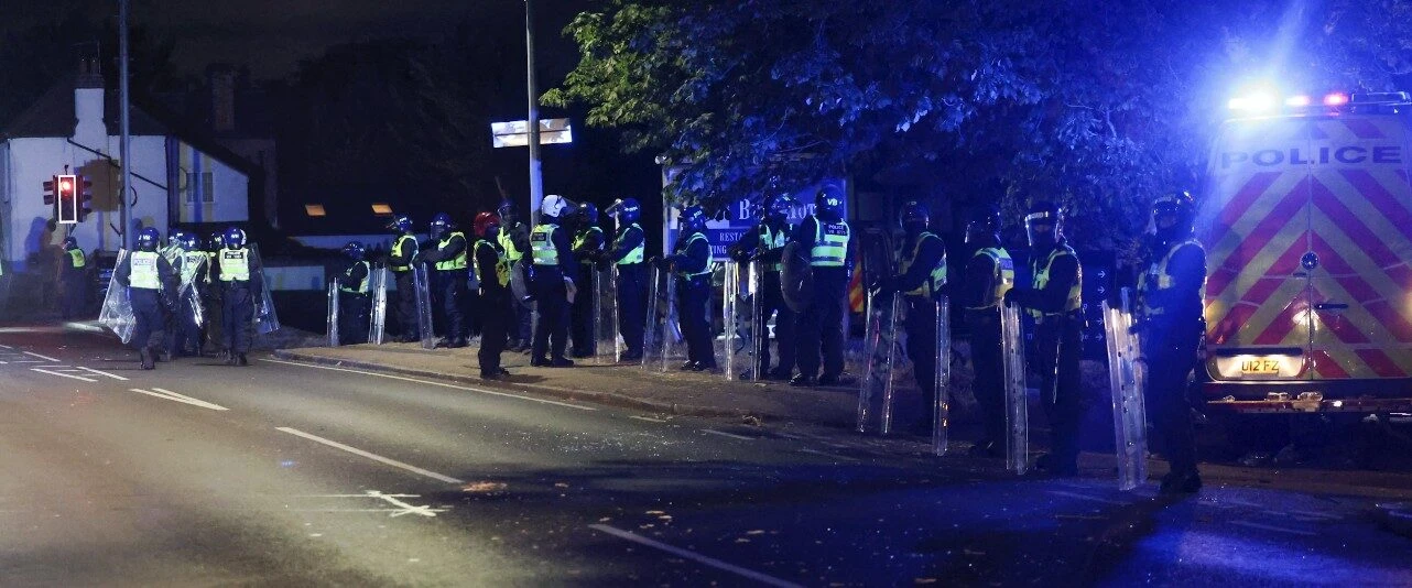 Police Condemn Violence at Epping Protest as Officer Injured and Multiple Incidents Investigated